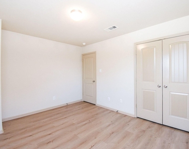 2106 Harmon Crest Court - Photo Thumbnail 36