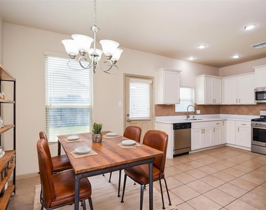 2106 Harmon Crest Court - Photo Thumbnail 9