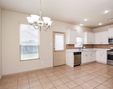 2106 Harmon Crest Court - Photo Thumbnail 8