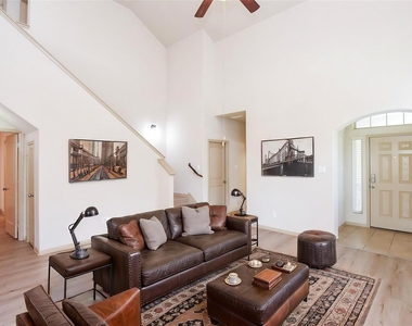 2106 Harmon Crest Court - Photo Thumbnail 6