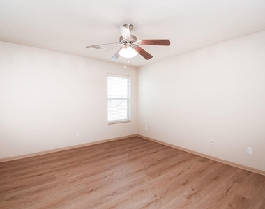 2106 Harmon Crest Court - Photo Thumbnail 28