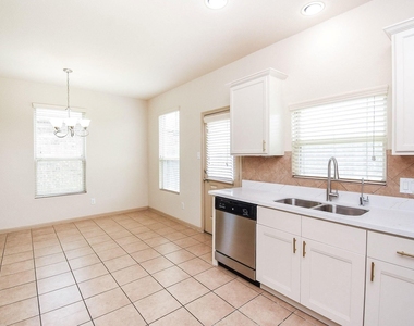 2106 Harmon Crest Court - Photo Thumbnail 13
