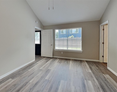 18811 Sandia Pines Drive - Photo Thumbnail 6