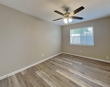 18811 Sandia Pines Drive - Photo Thumbnail 10