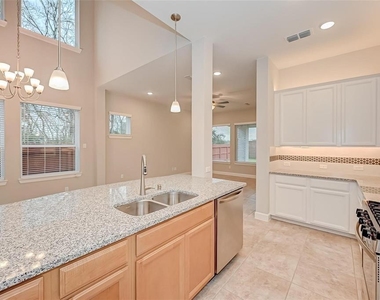 10738 Bridgeport Path Court - Photo Thumbnail 8
