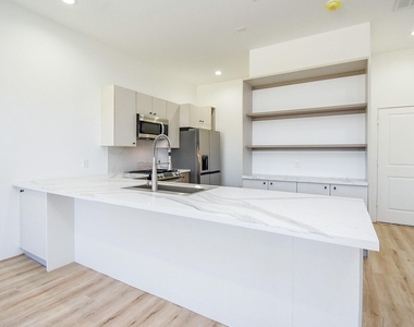 15000 S Richmond Avenue - Photo Thumbnail 6