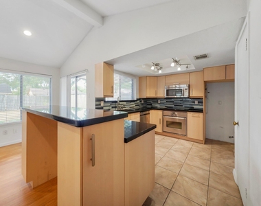 1223 Bramblebury Drive - Photo Thumbnail 10