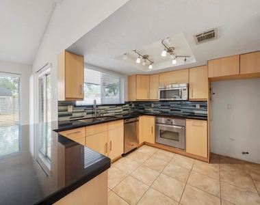 1223 Bramblebury Drive - Photo Thumbnail 9