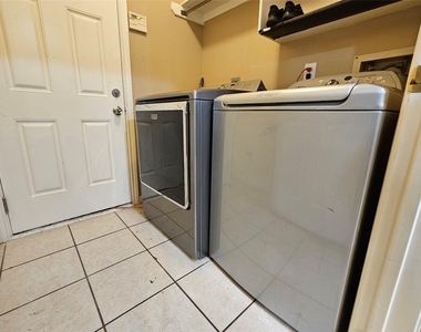 8807 Vista Springs Drive - Photo Thumbnail 10