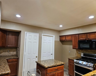 8807 Vista Springs Drive - Photo Thumbnail 4