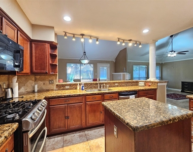 8807 Vista Springs Drive - Photo Thumbnail 9