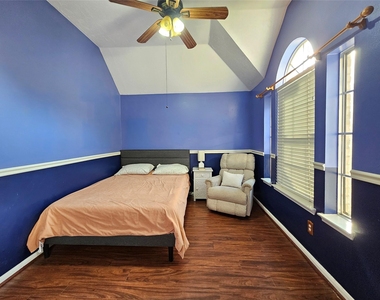 8807 Vista Springs Drive - Photo Thumbnail 16