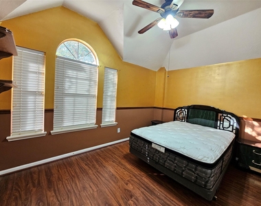 8807 Vista Springs Drive - Photo Thumbnail 15