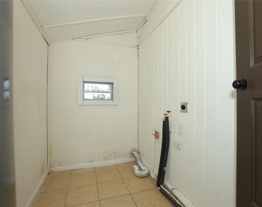 713 S Valderas Street - Photo Thumbnail 7