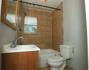 713 S Valderas Street - Photo Thumbnail 6