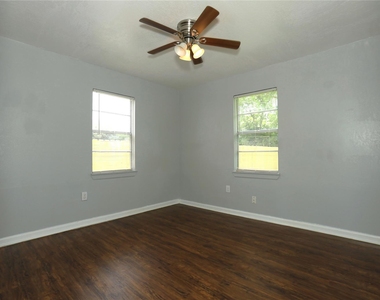 713 S Valderas Street - Photo Thumbnail 4