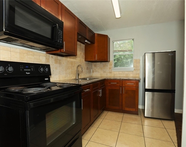 713 S Valderas Street - Photo Thumbnail 3