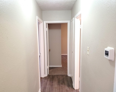 5318 Doulton Drive - Photo Thumbnail 8