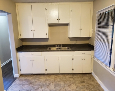 5318 Doulton Drive - Photo Thumbnail 11