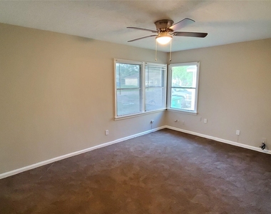 5318 Doulton Drive - Photo Thumbnail 2