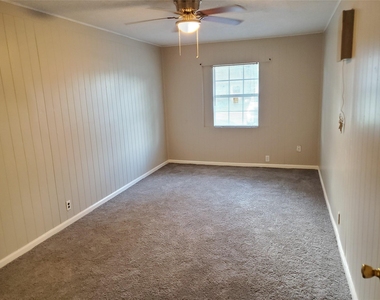 5318 Doulton Drive - Photo Thumbnail 13