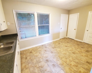 5318 Doulton Drive - Photo Thumbnail 10