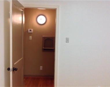 1710 Oxford Street - Photo Thumbnail 7