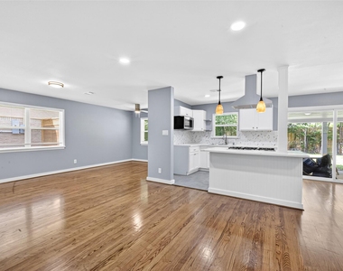 11226 Huggins Drive - Photo Thumbnail 7