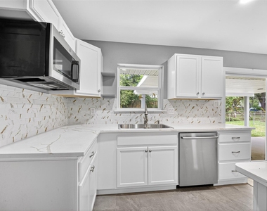 11226 Huggins Drive - Photo Thumbnail 13