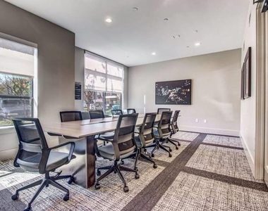 935 N Wilcrest - Photo Thumbnail 16