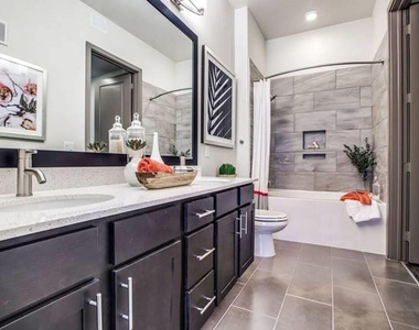 935 N Wilcrest - Photo Thumbnail 12