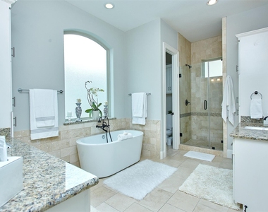 1126 W West 16th Street - Photo Thumbnail 32