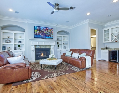 1126 W West 16th Street - Photo Thumbnail 16