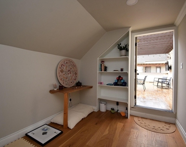 1126 W West 16th Street - Photo Thumbnail 9