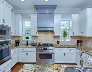 1126 W West 16th Street - Photo Thumbnail 28