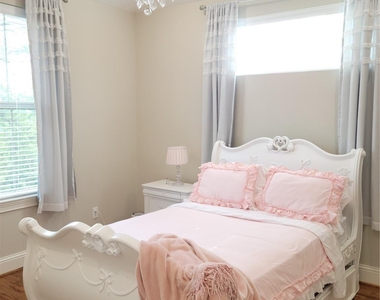 1126 W West 16th Street - Photo Thumbnail 40