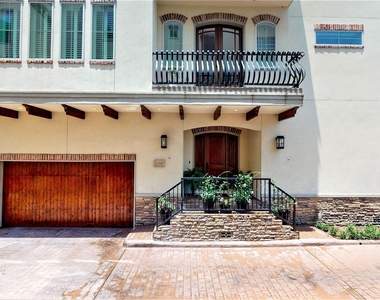 1126 W West 16th Street - Photo Thumbnail 3