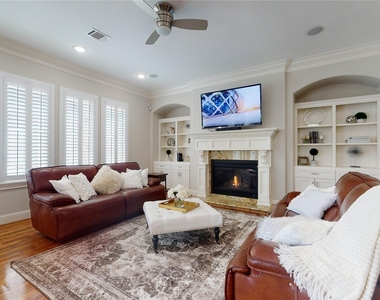 1126 W West 16th Street - Photo Thumbnail 18
