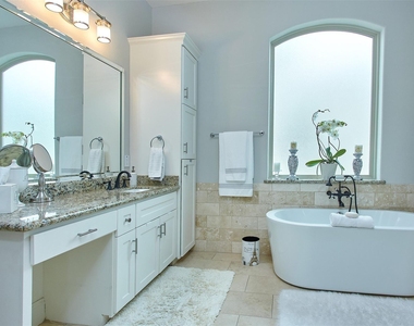 1126 W West 16th Street - Photo Thumbnail 31