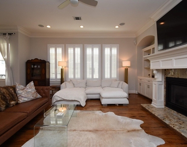 1126 W West 16th Street - Photo Thumbnail 19
