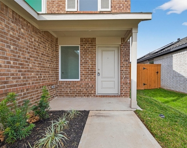 3025 Fantasy Terrace Drive - Photo Thumbnail 3