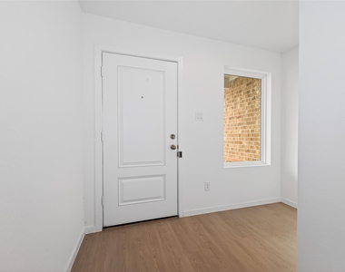 3025 Fantasy Terrace Drive - Photo Thumbnail 4