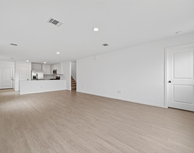 3025 Fantasy Terrace Drive - Photo Thumbnail 9