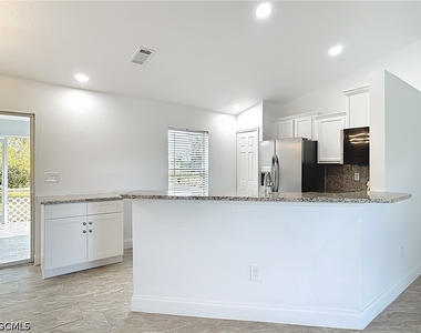18522 Robinson Avenue - Photo Thumbnail 7