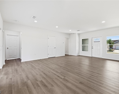 1406 Ford Circle - Photo Thumbnail 3