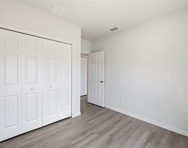 1406 Ford Circle - Photo Thumbnail 20