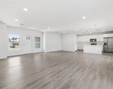 1406 Ford Circle - Photo Thumbnail 5