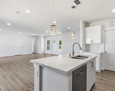 1406 Ford Circle - Photo Thumbnail 10