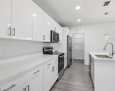 1406 Ford Circle - Photo Thumbnail 11