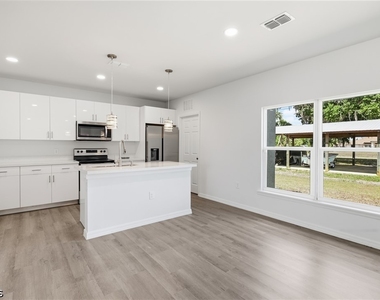 1406 Ford Circle - Photo Thumbnail 7